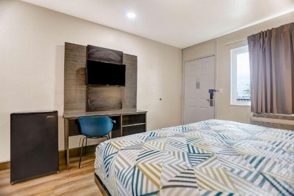 Motel 6-San Bernardino, CA - South image 14