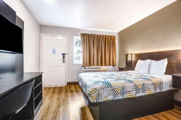 Motel 6-San Bernardino, CA - South image 16